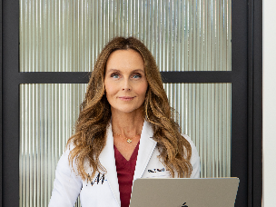 Holly Mueller, Cosmetic Nurse and Founder at Med 44 Arcadia consultation suite
